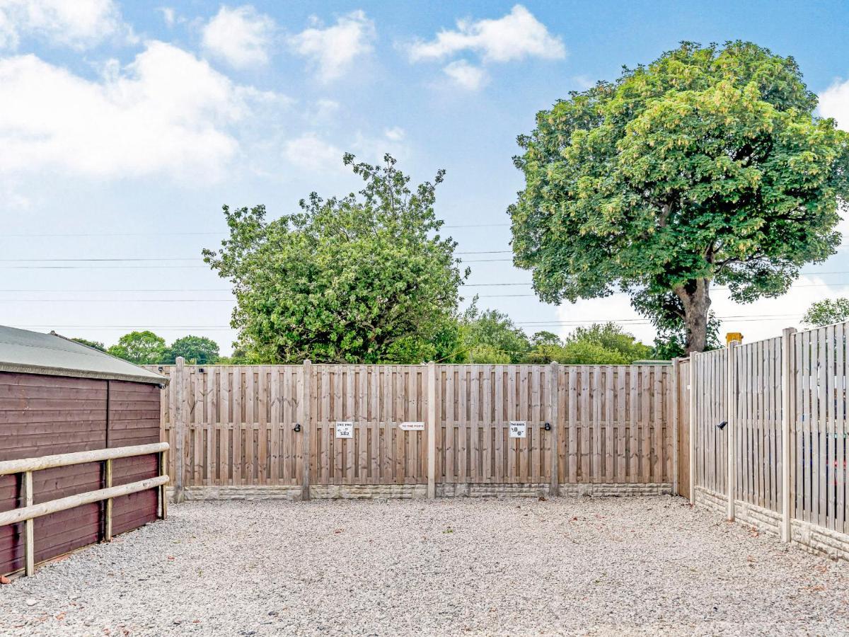 Ewe Two Villa Flint Bagian luar foto